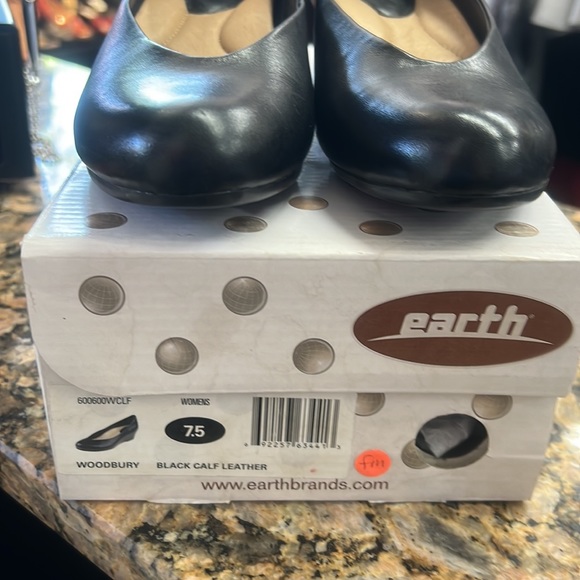 New EARTH Woodbury Black Leather Wedge Pumps Slip-on Women's Shoes 7.5 - Picture 2 of 5